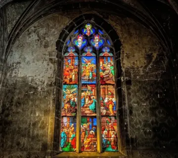 Byhus på Christianshavn med glasbro og gårdrum