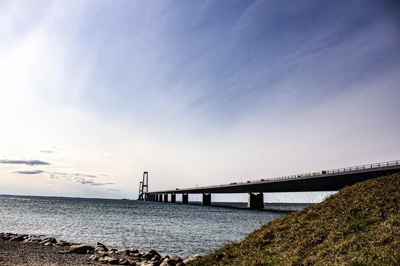 Patriciervilla i Odense med dybgrøn spisestue